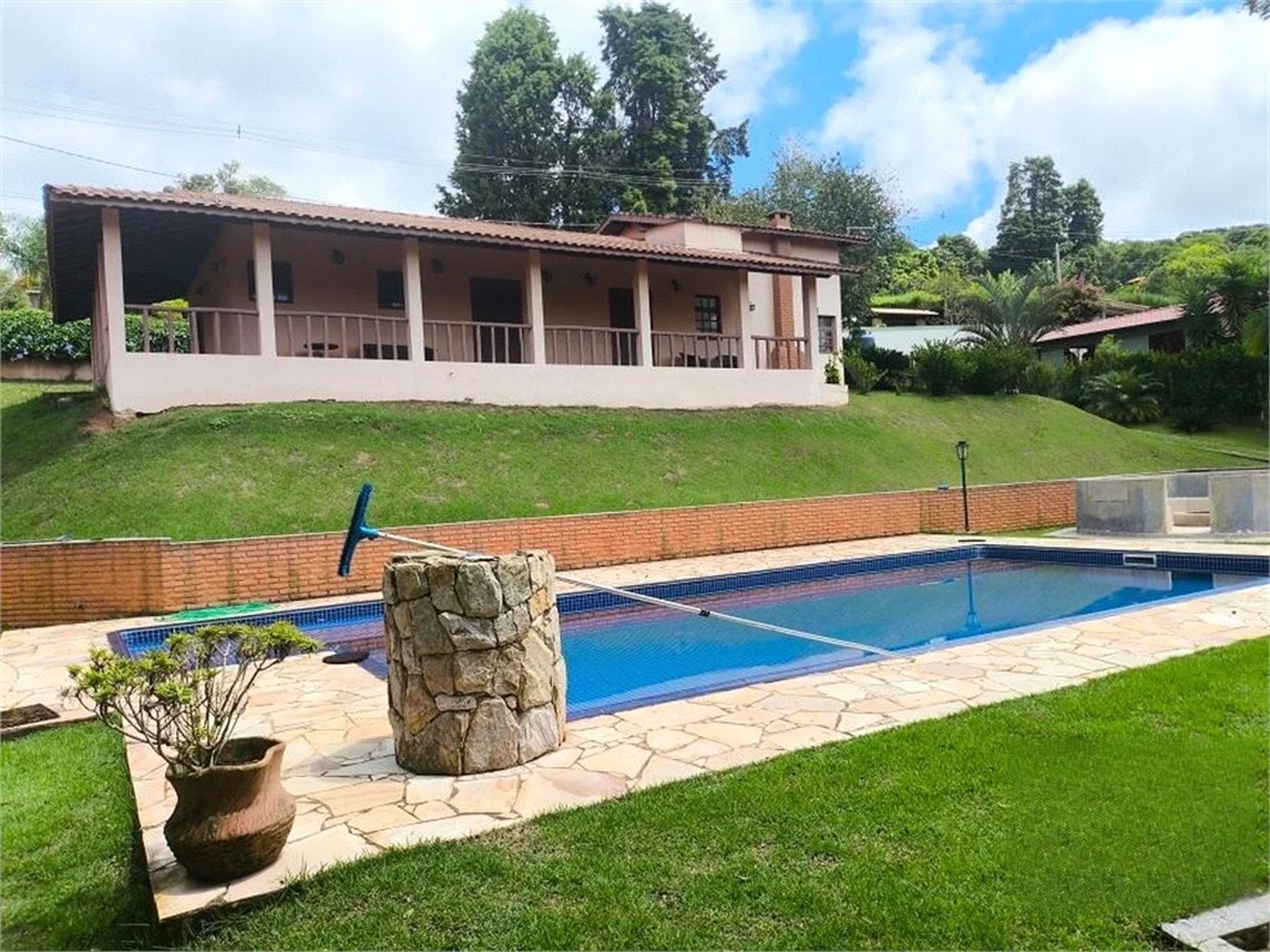 Casa à venda com 3 suítes no condomínio Granja Verediana, Ibiúna - SP