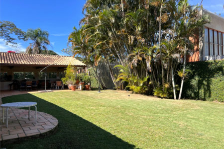 Casa Térrea à venda com 5 quartos, sendo 3 suítes, em Interlagos, São Paulo, SP
