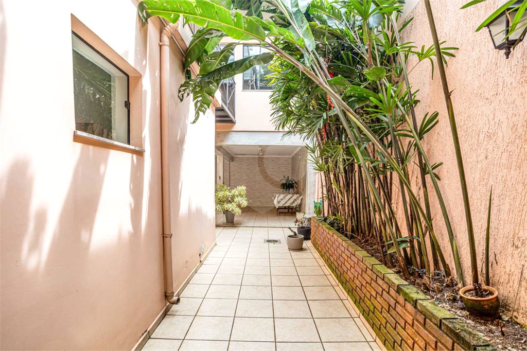 Sobrado à venda com 3 quartos, sendo 1 suíte,  em Vila Mariana, São Paulo, SP