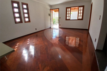 Casa à venda com 5 quartos, sendo 3 suítes, em Vila Santista, Atibaia, SP