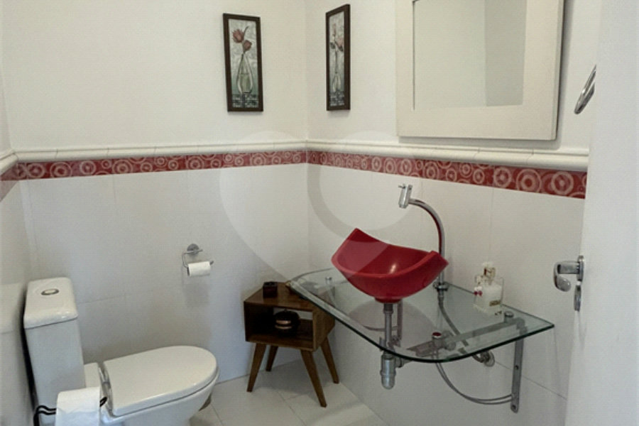 Casa à venda com 3 quartos, sendo 1 suíte, no condomínio Alpes da Cantareira, Mairiporã - SP