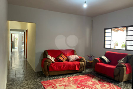Casa à venda com 2 quartos, sendo 1 suíte, no Centro, Araçoiaba da Serra, SP