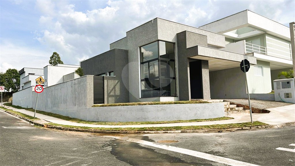 Casa à venda com 3 suítes no condomínio Residencial Le France, Sorocaba - SP