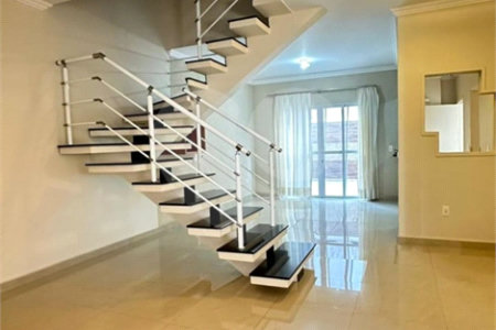 Indaiatuba- Villagio de Itaici- Venda - terreno 150,00 ms - construida 144, 15 ms - 3 dorms, 1 suite, sala, cozinha, wc - R$ 999.900,00 -Área de lazer conta com: Salão de festas - Piscina - Clube - Playground - Academia completamento bancário. Imóvel locado em setembro 2024, venda para investidor,