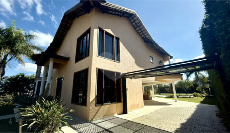 Casa à venda com 4 suítes no condomínio Parque Village Castelo, Itu - SP