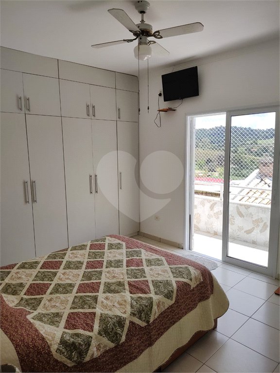 Casa à venda com 3 quartos, sendo 1 suíte, no condomínio Picollo Villaggio, Louveira - SP