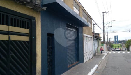 Sobrado à venda com 4 quartos, sendo 1 suíte,  em Jardim Vila Formosa, São Paulo, SP