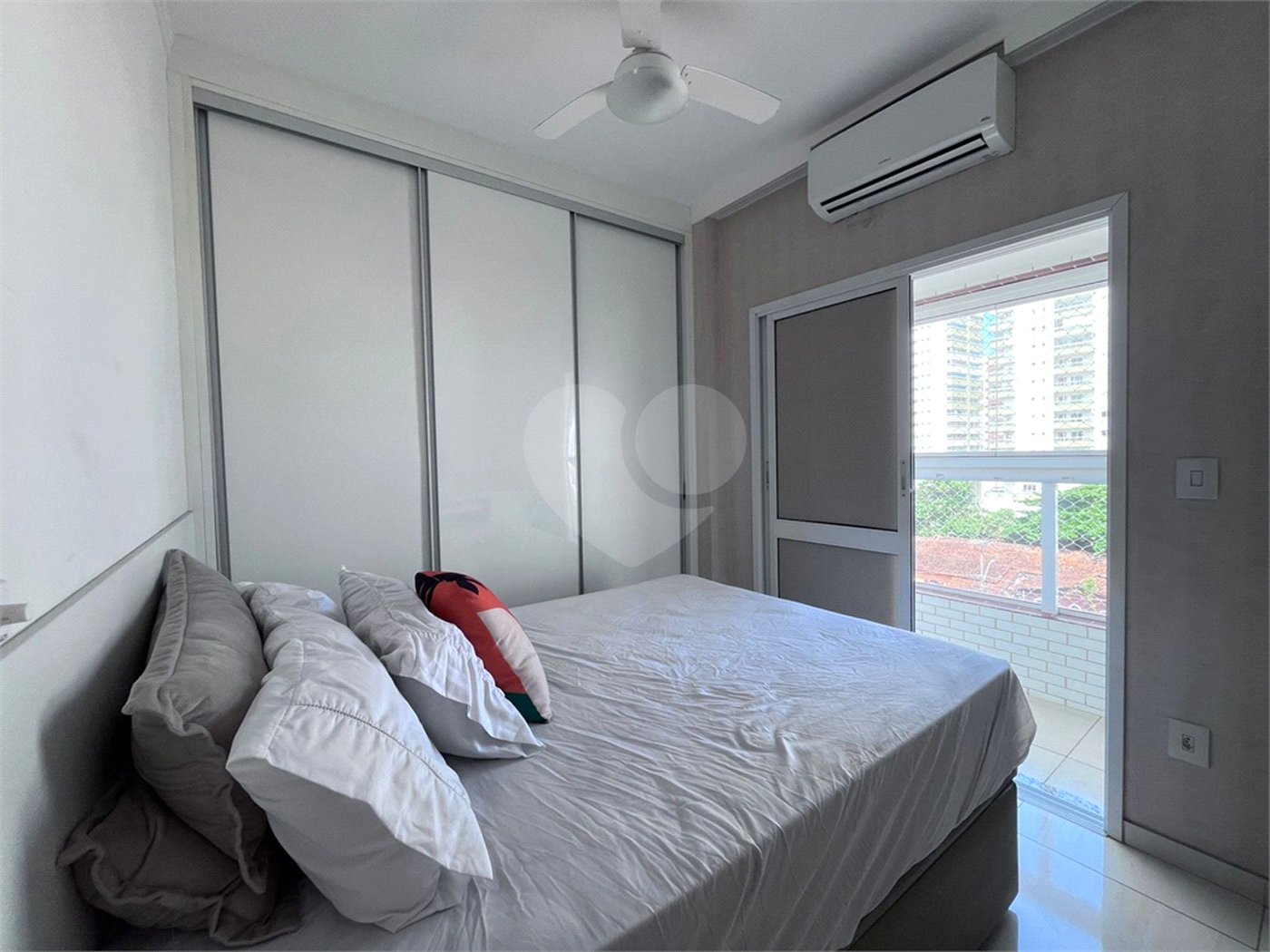 Apartamento à venda com 2 quartos, sendo 1 suíte, em Guilhermina, Praia Grande, SP