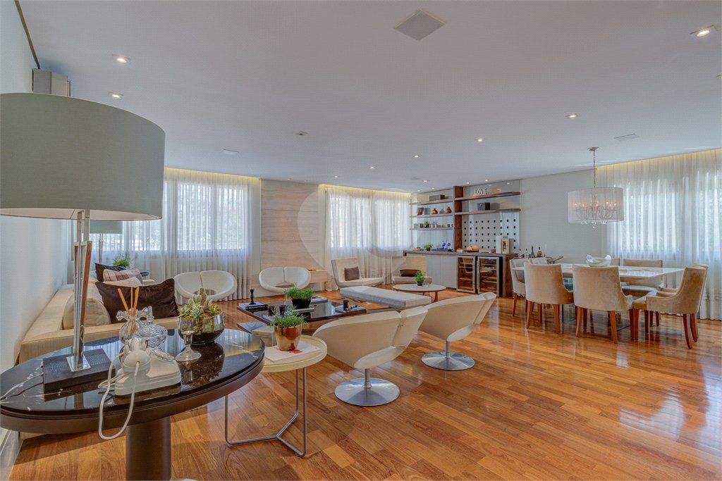 Casa à venda ou para alugar com 5 suítes em Alto da Boa Vista, São Paulo, SP