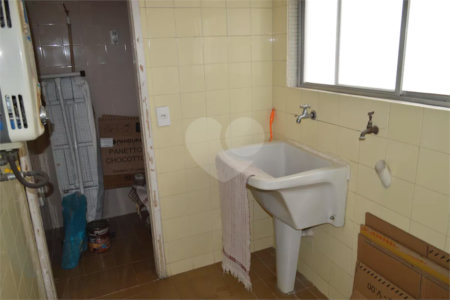 Apartamento à venda com 3 quartos, sendo 1 suíte,  em Vila Mariana, São Paulo, SP