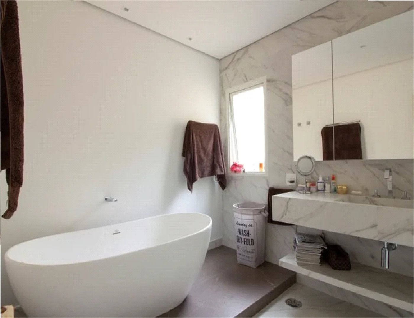 Casa à venda com 4 suítes no condomínio Outeiro, São Paulo - SP