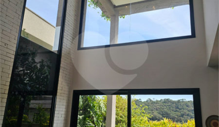 Casa à venda com 4 suítes no condomínio Residencial Itahyê, Santana de Parnaíba - SP