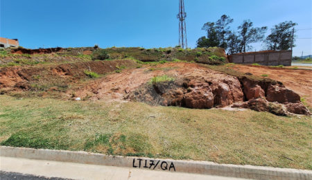 Terreno à venda com 1 suíte no condomínio Comercial Independência, Vinhedo - SP