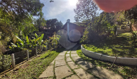 Sobrado à venda com 3 quartos, sendo 2 suítes, em Serra da Cantareira, Mairiporã, SP