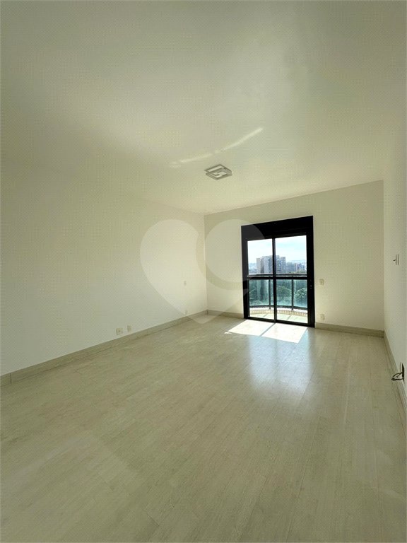 Apartamento à venda com 3 suítes em Vila Suzana, São Paulo, SP