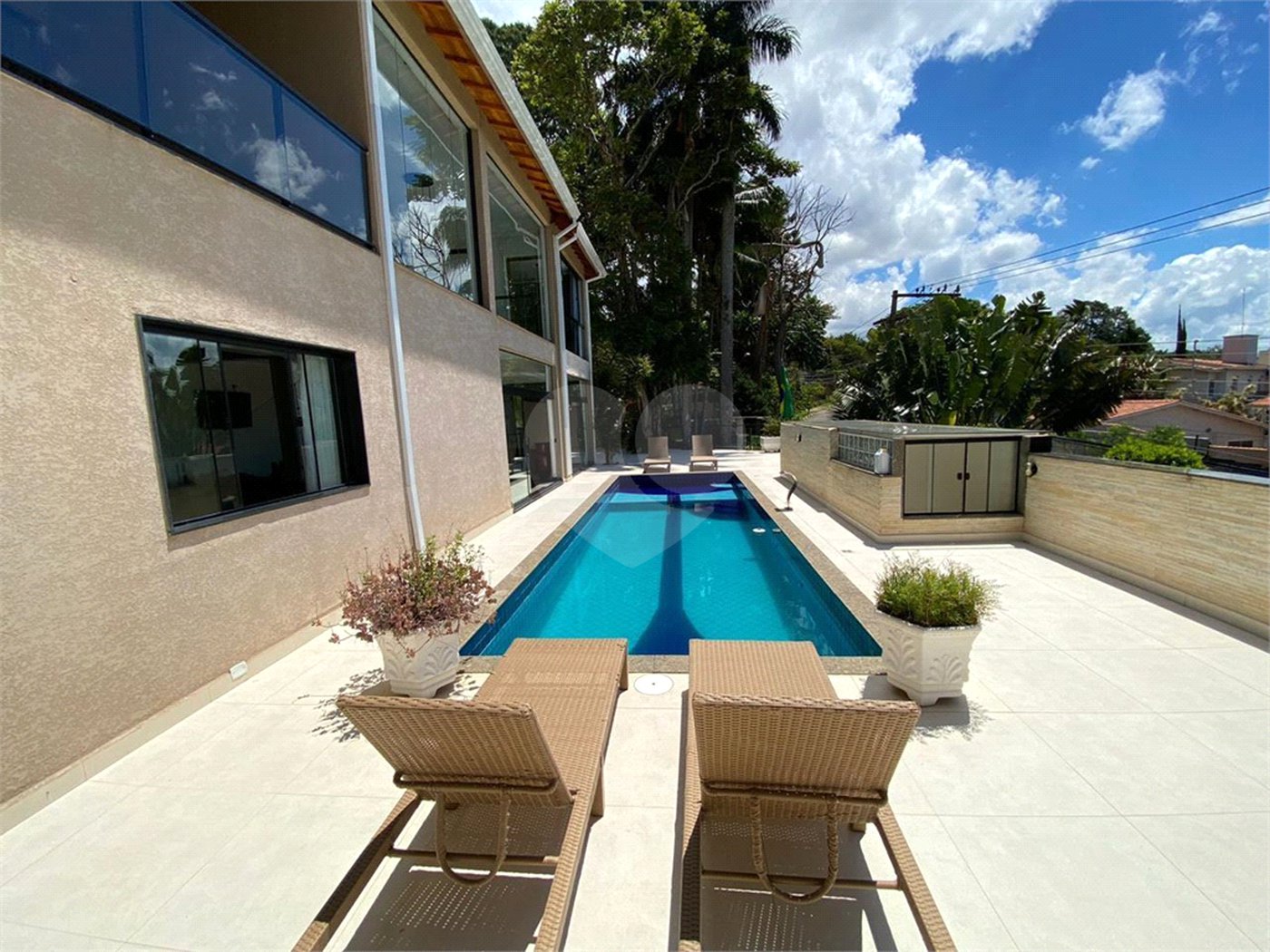 Casa à venda com 4 suítes em Vila Santista, Atibaia, SP