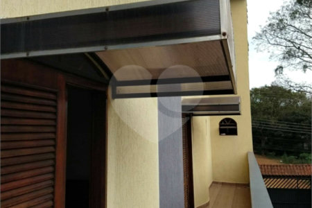 Sobrado à venda com 3 quartos, sendo 1 suíte,  em Jardim Santa Rita de Cássia, Suzano, SP