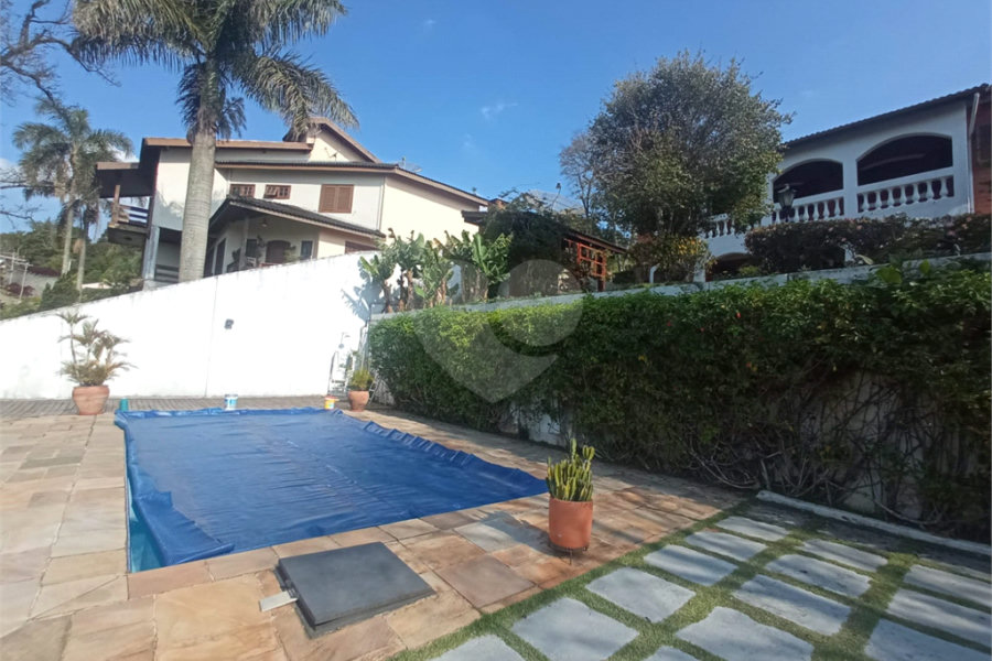 Casa à venda com 4 quartos, sendo 1 suíte, no condomínio Alpes da Cantareira, Mairiporã - SP