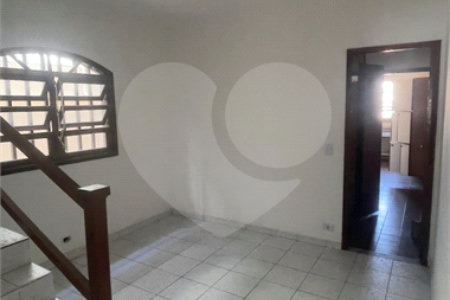 Sobrado à venda com 4 quartos, sendo 1 suíte,  em Jardim Ester Yolanda, São Paulo, SP