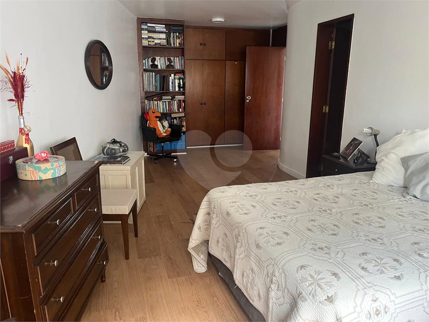 Casa à venda com 4 quartos, sendo 3 suítes, no condomínio Vitoria Regia, São Paulo - SP