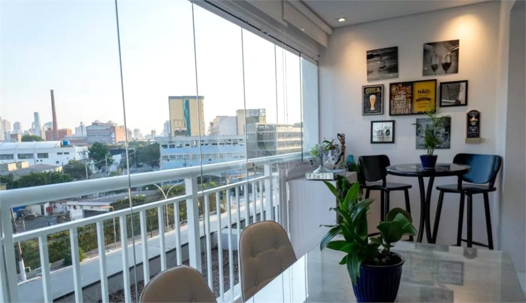 Apartamento à venda com 2 quartos, sendo 1 suíte, em Água Branca, São Paulo, SP