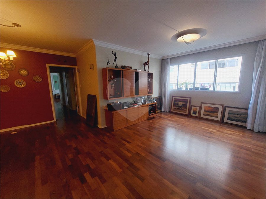 Apartamento à venda com 3 quartos, sendo 1 suíte,  em Jardim Paulista, São Paulo, SP