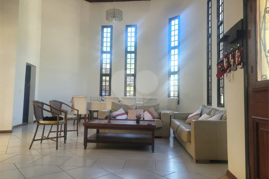 Casa à venda com 7 quartos, sendo 5 suítes, em Guaratuba, Bertioga, SP