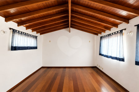 Sobrado à venda com 4 quartos, sendo 2 suítes, em Vila Pires, Santo André, SP