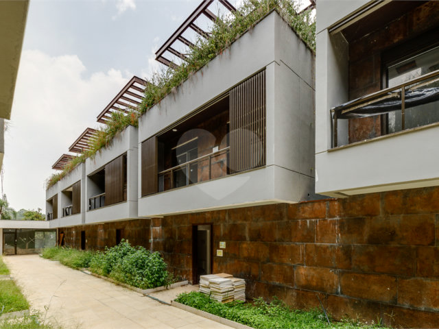 Casa à venda com 4 quartos, sendo 3 suítes,  no condomínio Jardim Chapel, São Paulo - SP