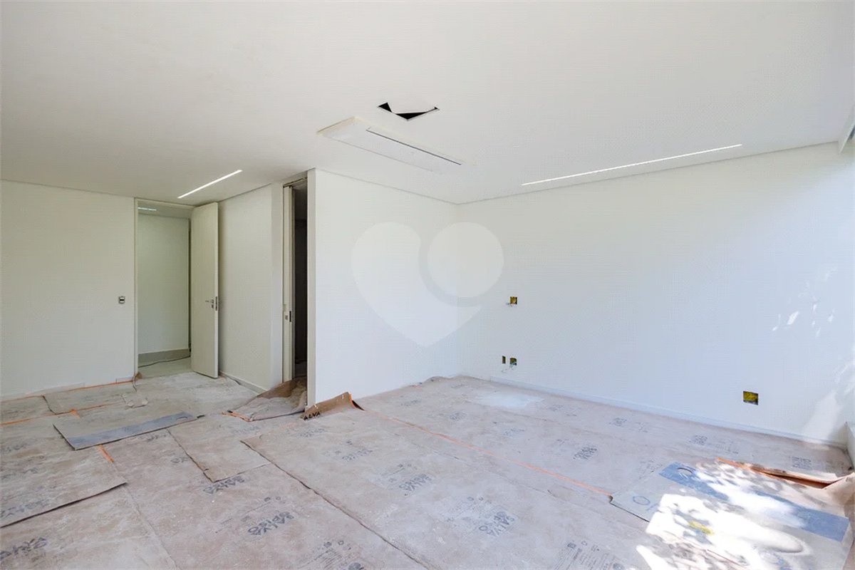 Casa em condomínio fechado no Jardim Europa ao lado do Iguatemi | 3 suítes | 4 vagas