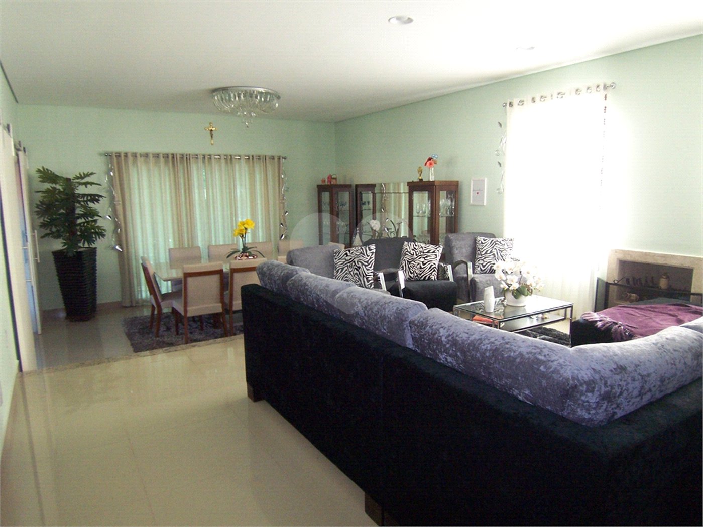 Casa à venda com 3 suítes no condomínio Residencial Recanto dos Paturis, Vinhedo - SP