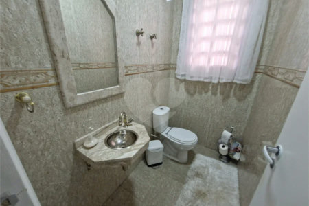 Casa à venda com 4 suítes no condomínio Villa Viana II, Cotia - SP