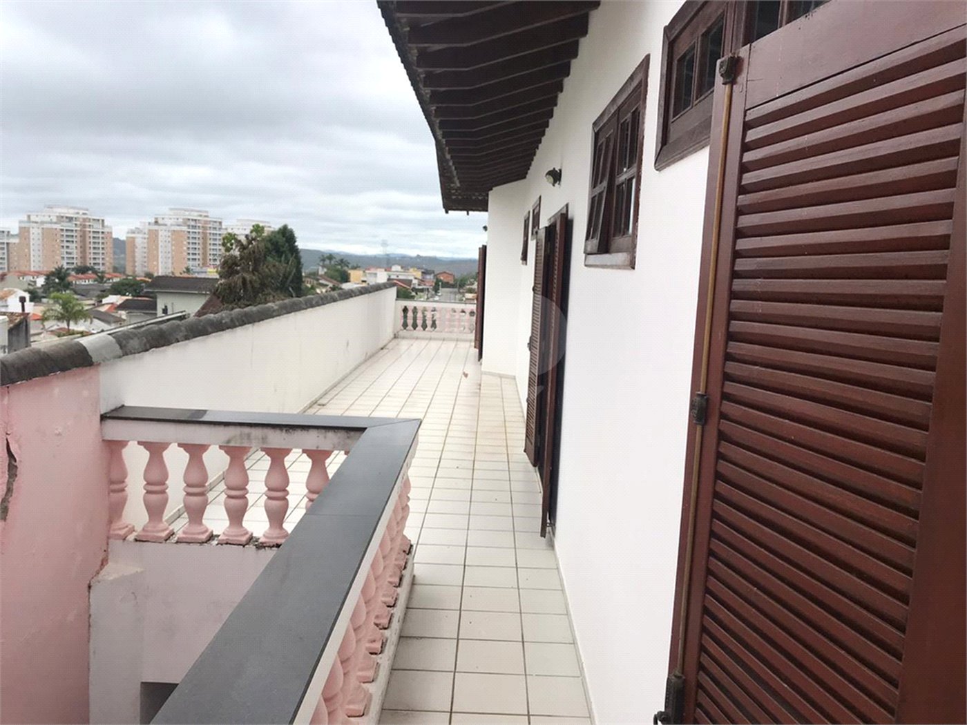 Casa à venda com 2 quartos, sendo 3 suítes, em Vila Oliveira, Mogi das Cruzes, SP