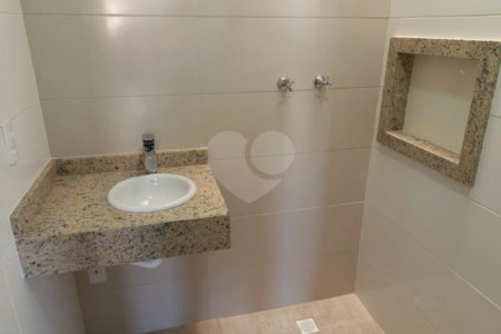 Casa à venda com 3 quartos, sendo 1 suíte, em Vila Brasilina, São Paulo, SP