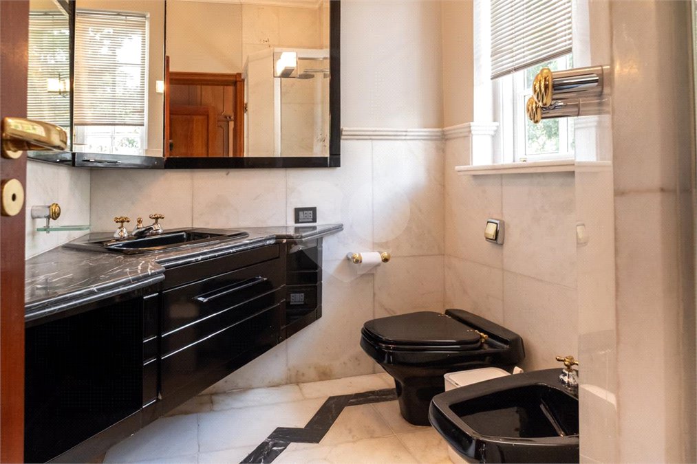 Casa à venda com 5 suítes no condomínio Chácara Flora, São Paulo - SP