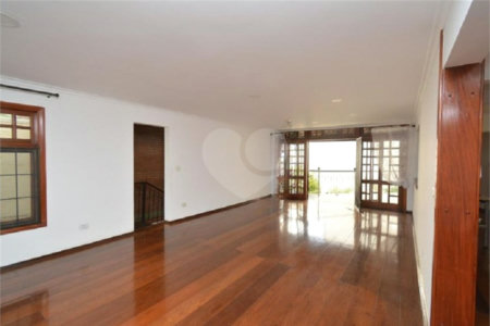 Casa à venda com 5 quartos, sendo 2 suítes, em Vila Galvão, Guarulhos, SP