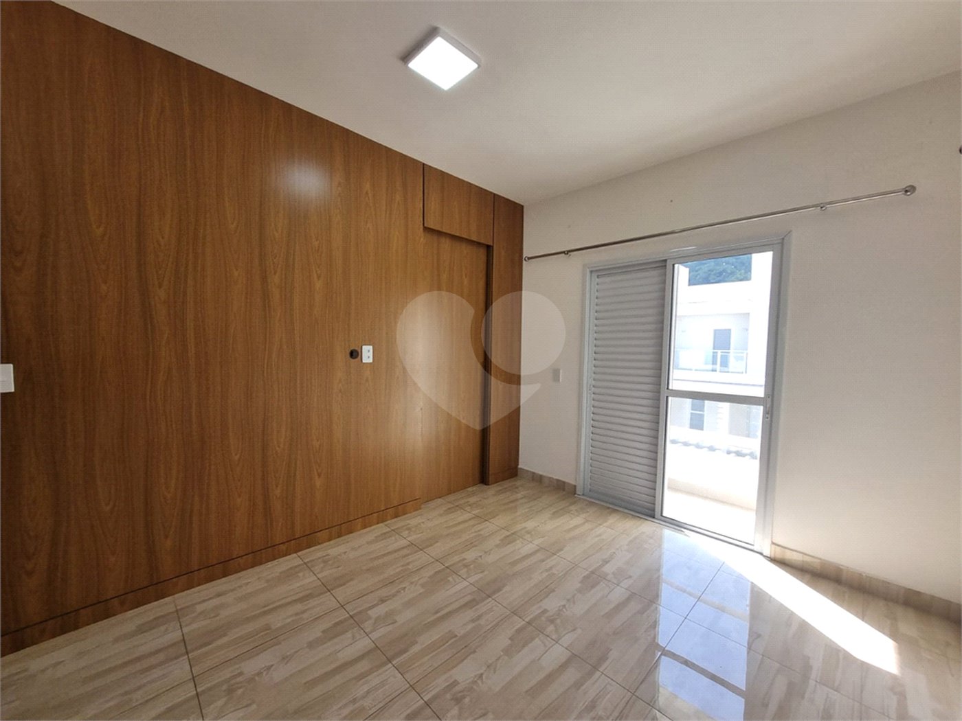 Casa à venda com 3 quartos, sendo 1 suíte, no condomínio Residencial Américo Figueiredo, Sorocaba - SP