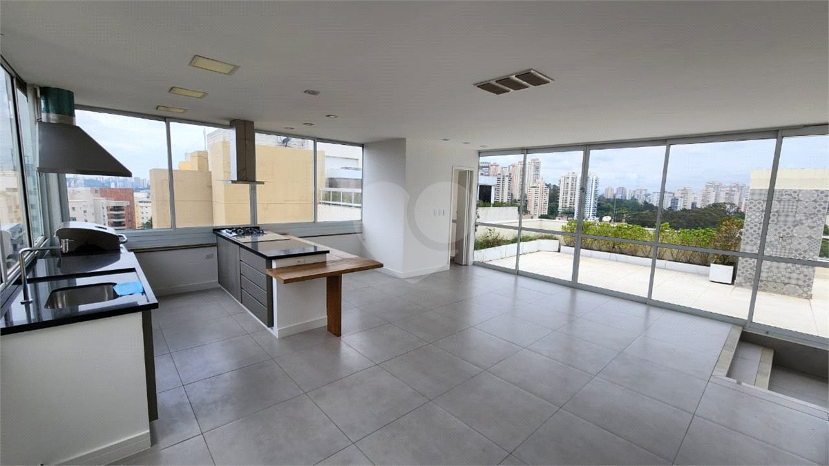 Apartamento à venda com 3 quartos, sendo 2 suítes,  em Paraíso do Morumbi, São Paulo, SP