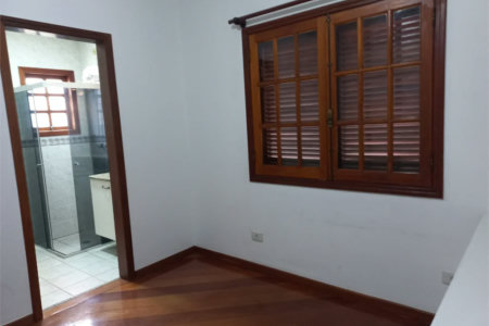 Sobrado à venda com 4 quartos, sendo 3 suítes,  em Cidade São Francisco, São Paulo, SP