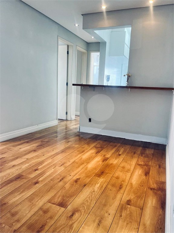 Apartamento à venda com 2 quartos em Parque Maria Domitila, São Paulo, SP