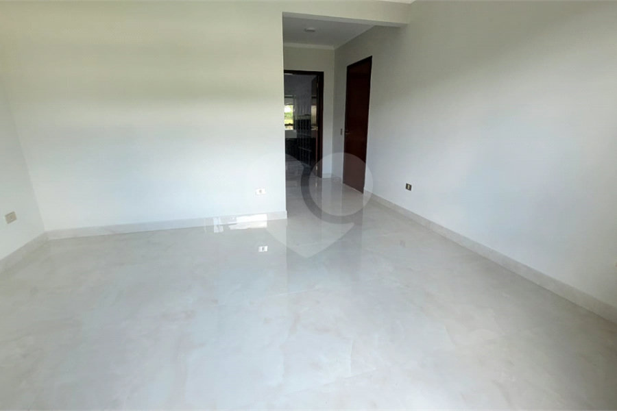 Casa à venda com 5 quartos, sendo 3 suítes, no condomínio Alpes da Cantareira, Mairiporã - SP