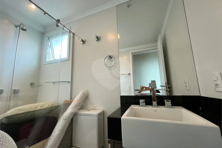 Casa à venda com 4 quartos, sendo 2 suítes, no condomínio Floradas da Serra, São Paulo - SP