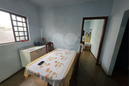 Casa térrea, 2 dormitórios com salão comercial Jd. Nova São Carlos