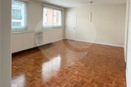 Apartamento à venda com 3 quartos, sendo 1 suíte,  em Moema, São Paulo, SP