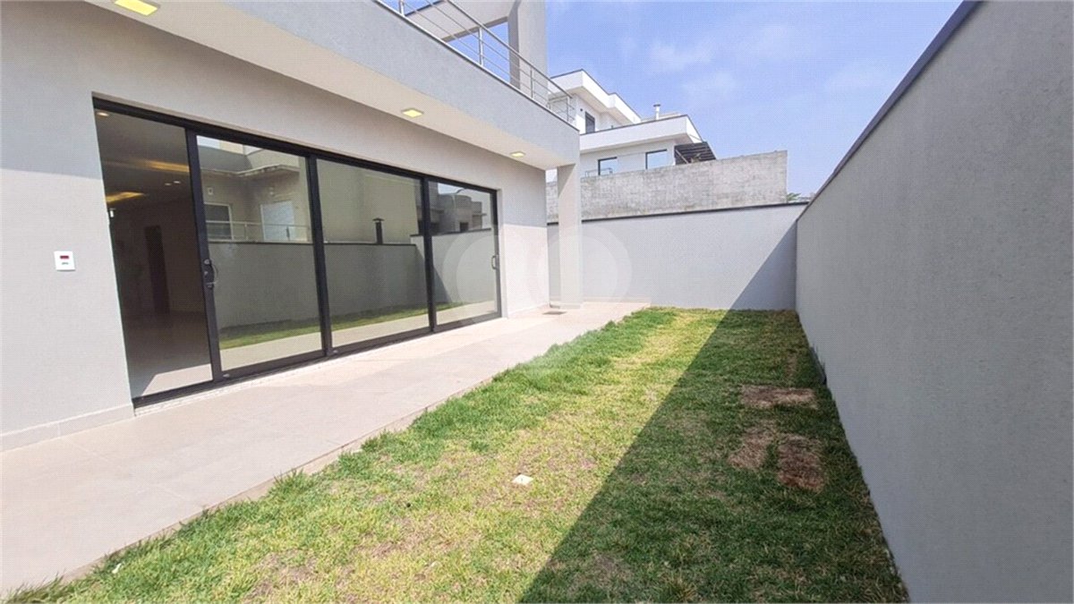 Casa à venda com 3 suítes no condomínio Vita Verdi, Valinhos - SP