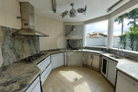 Casa à venda com 4 suítes no condomínio Reserva Colonial, Valinhos - SP