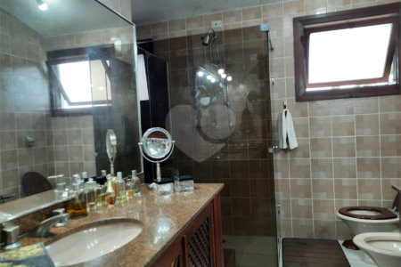 Casa à venda com 6 quartos, sendo 3 suítes, em Morumbi, São Paulo, SP