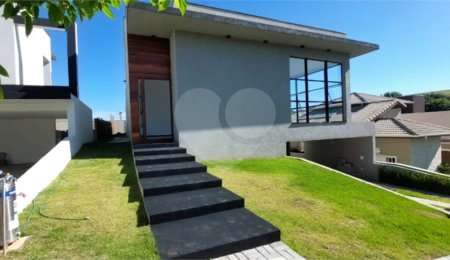 Casa à venda com 4 suítes no condomínio Figueira Garden, Atibaia - SP
