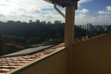 Casa à venda com 5 quartos, sendo 4 suítes, no condomínio Jardim Vitória Régia, São Paulo - SP