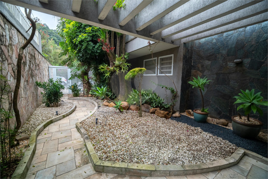Sobrado à venda com 4 quartos, sendo 3 suítes, em Jardim São Bento, São Paulo, SP